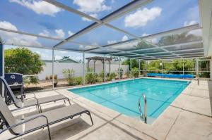Bazén v ubytování Cape Coral Dream VaCay nebo v jeho okolí