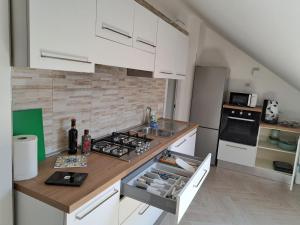 Кухня или мини-кухня в CALM house
 +10 фотографий