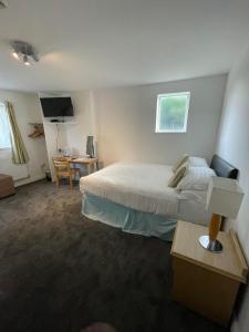 Gallery image of The Manor Guest House in Cheadle