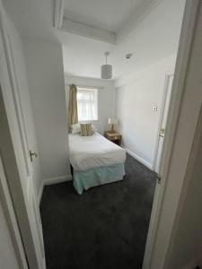 Gallery image of The Manor Guest House in Cheadle