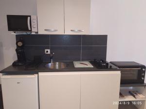 Kuchyň nebo kuchyňský kout v ubytování charmant gite 25m² indépendant
