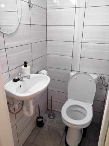 Phòng tắm tại Apartments KiKa +62 ảnh