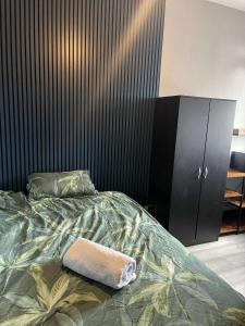 Postel nebo postele na pokoji v ubytování Double en suit room in Levenshulme