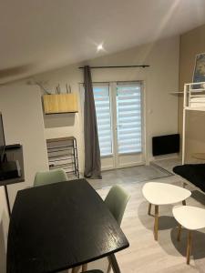 Kuchyň nebo kuchyňský kout v ubytování Studio + 5 fotografií