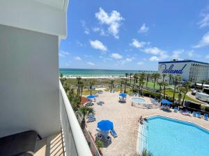 Bazén v ubytování Destin West Resort - Gulfside 405 Ocean View and Free Beach Chairs nebo v jeho okolí