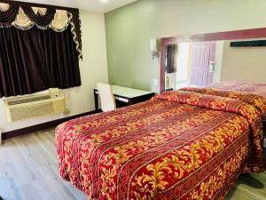 Postel nebo postele na pokoji v ubytování A Fisher's Inn Motel
