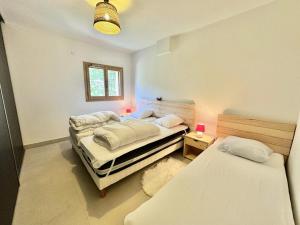 a bedroom with two beds and a window at Résidence Le Solea - SOLEA - SPA ET SAUNA, NOUVEAU SUR VARS MAE-2941 in Vars
