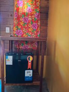 a trash can sitting on a shelf next to a wall at Casa da Mata Marajó in Salvaterra