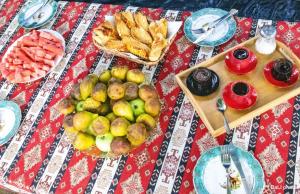 a table with a plate of food on a table at Тереза кемпинг in Alaverdi
