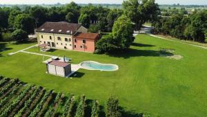 Bazen u ili blizu objekta Agriturismo Ae Cavane