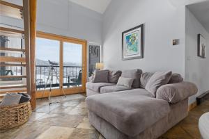 Et opholdsområde på Hot Tub, Great Mountain Views, 3 Bedroom Plus Loft