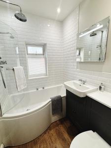 Koupelna v ubytování Number Seven Hornsea pet friendly holiday home