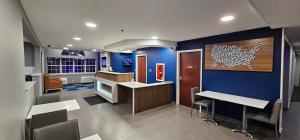 Kuchyň nebo kuchyňský kout v ubytování Microtel Inn & Suites by Wyndham Tulsa - Catoosa Route 66