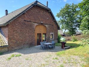 a brick building with a table and chairs at Chez Papy in Malmedy