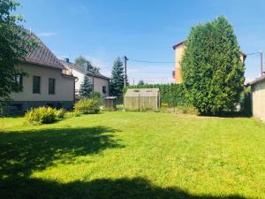 Zahrada ubytování Apartmány Zelená Hora s velkou zahradou
