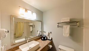 a bathroom with a sink and a mirror at Hotel Mira Vista in El Cerrito +24 photos