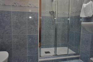 Ein Badezimmer in der Unterkunft Pension Alameda