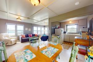 Χώρος καθιστικού στο Green Cottage Getaway