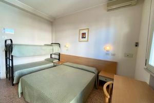 Postel nebo postele na pokoji v ubytování Hotel Cinzia