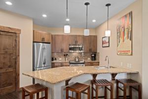 Η κουζίνα ή μικρή κουζίνα στο Air Conditioning, Penthouse Condo1-Bedroom Plus Den