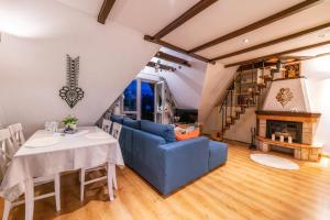 Posezení v ubytování Apartament Chateau Karpielówka Kościelisko