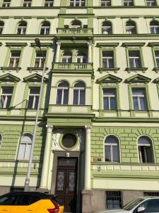 Budova, v ktorej sa apartmán nachádza