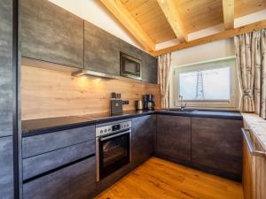 Küche/Küchenzeile in der Unterkunft Chalet Pettneu am Arlberg - Top 4