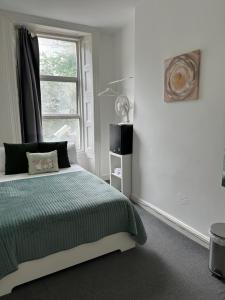 a bedroom with a bed and a window at LORD MERIT GUEST HOUSE KING'S CROSS GRAYS INN ROAD in London +19 photos