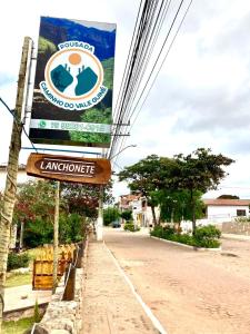 Um certificado, prêmio, placa ou outro documento exibido em Pousada Caminho do Vale Guiné