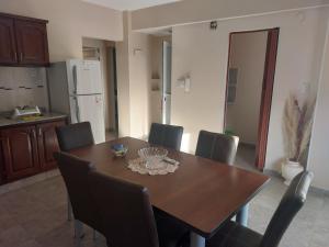 Η κουζίνα ή μικρή κουζίνα στο Departamentos centro