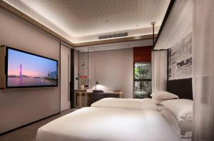 Llit o llits en una habitació de Arthur Hotel Zhujiang New Town Guangzhou-Pazhou Exhibition Center Branch