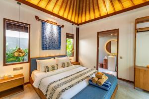 Postel nebo postele na pokoji v ubytování The Peacock Room Ubud