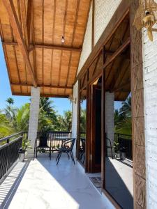 Dira Bungalows的阳台或露台