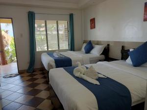 Voodi või voodid majutusasutuse Azure Camotes Resort Hotel toas