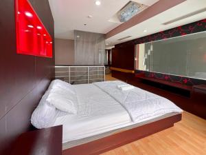 ジャカルタにあるLuxury 2BR Summit Apt with Pool, Gym, WiFiのギャラリーの写真