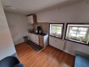 Kuchyň nebo kuchyňský kout v ubytování Schöne Wohnung im Zentrum von Ahnatal