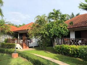 Zahrada ubytování Sailom Resort Bangsaphan