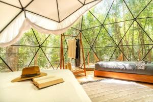 a room with two beds in a dome tent at Amaite Retreat Tulúm in Macario Gomez