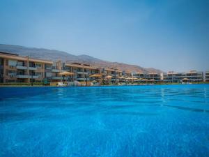 Bazén v ubytování Chalet in Ain Sokhna Murano, Egypt nebo v jeho okolí