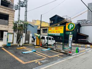 Fotografija u galeriji objekta 家庭房-中央区-心斋桥-道顿堀-黑门市场-大阪城公园-梅田-京都-神户-奈良-车站200m-独立卫浴-二室一厅一厨一卫一浴 u Osaki