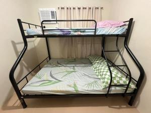 Litera negra con almohada en Maltuae Condotel, en Davao City 15 fotos más