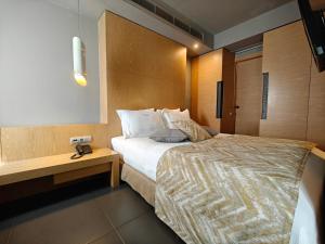 Postel nebo postele na pokoji v ubytování Elysion Hotel