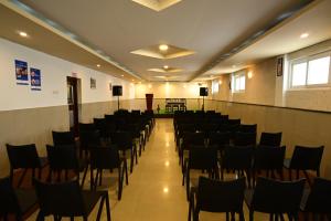 a large room with chairs and tables in it at Yagappa Heritage Resort - Near Lake & Bus Stand in Kodaikānāl
