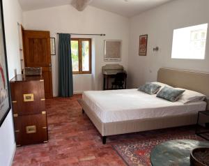 a bedroom with a bed and a table in it at Bergerie in Montjustin