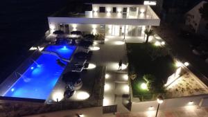 Bazén v ubytování Elia Sea Suites nebo v jeho okolí