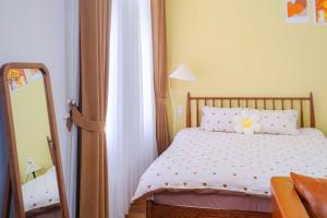 Ein Bett oder Betten in einem Zimmer der Unterkunft Mô Tê Homestay 2 gần Chợ Đông Ba, Cung Đình Hoàng Thành Huế