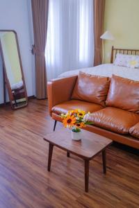 Ein Sitzbereich in der Unterkunft Mô Tê Homestay 2 gần Chợ Đông Ba, Cung Đình Hoàng Thành Huế