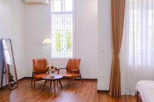 Ein Sitzbereich in der Unterkunft Mô Tê Homestay 2 gần Chợ Đông Ba, Cung Đình Hoàng Thành Huế