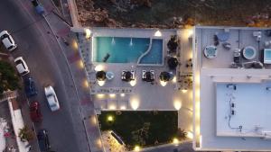 Bazén v ubytování Elia Sea Suites nebo v jeho okolí