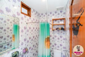 Ένα μπάνιο στο Living with Locals +9 φωτογραφίες